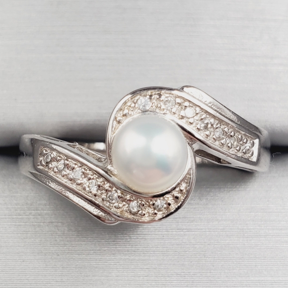 Jewelry - Cultured White Pearl & Diamond Simulants 925 Sterling Silver Bypass Ring